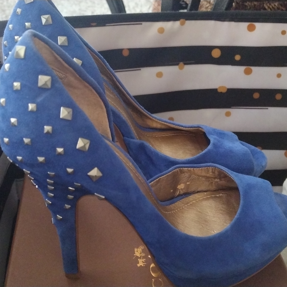 BCBG leather uppers